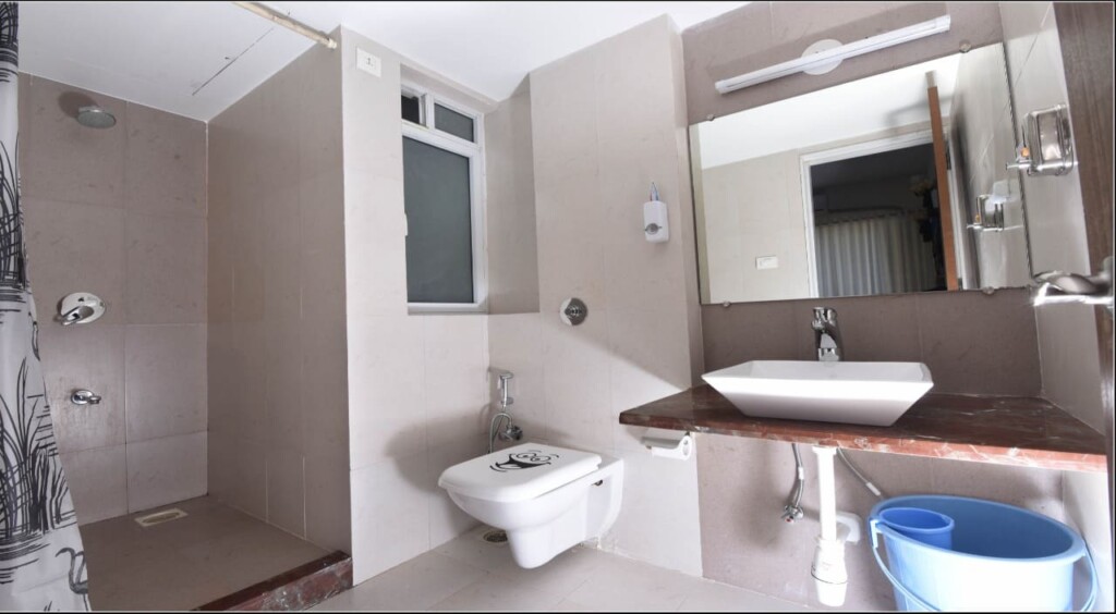 CORPORATE SUITE I 11