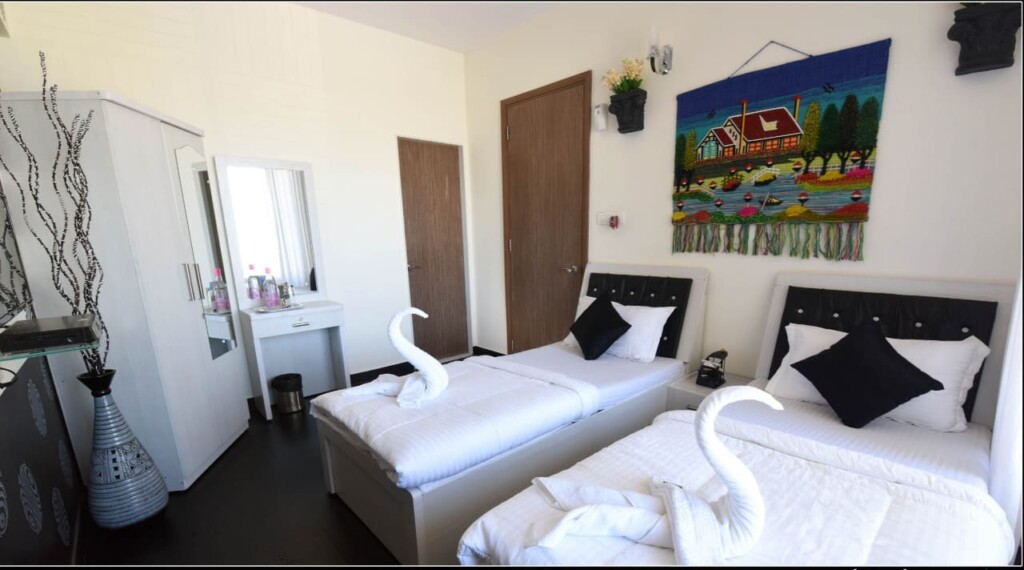 CORPORATE SUITE I 8